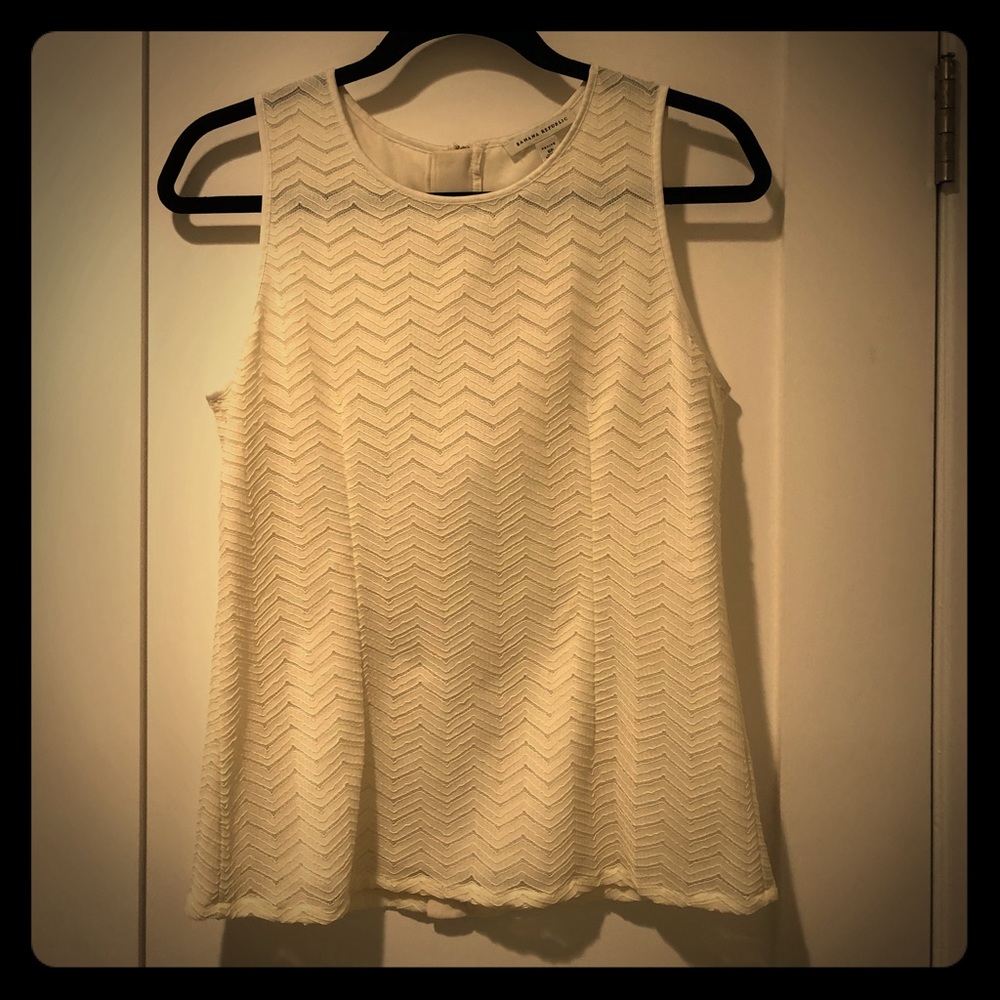 Banana Republic Fitted Ivory Lace Sleeveless Top
